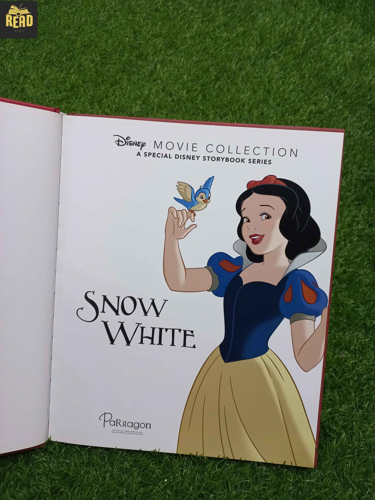 Snow White Disney Movie Collection illustrated storybook inside page